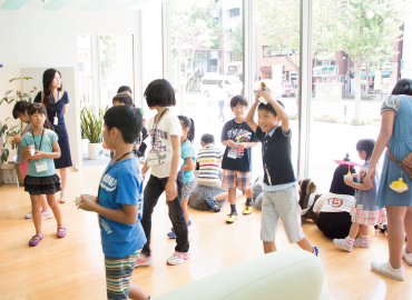 アシスト「子ども参観日」：社内探検 受付