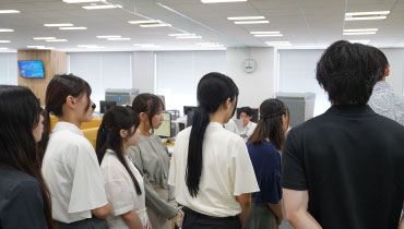 オフィスツアーの様子（見学中）