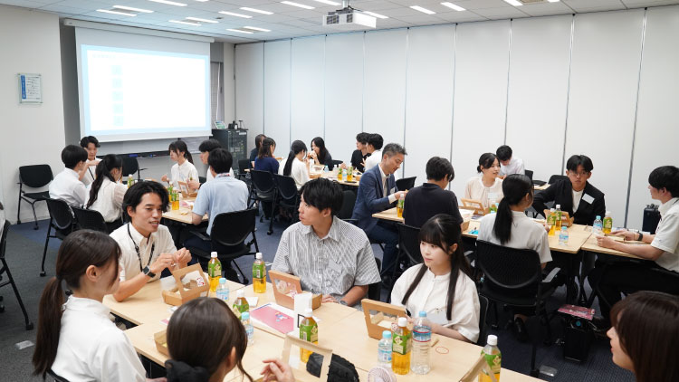 ランチ座談会の様子