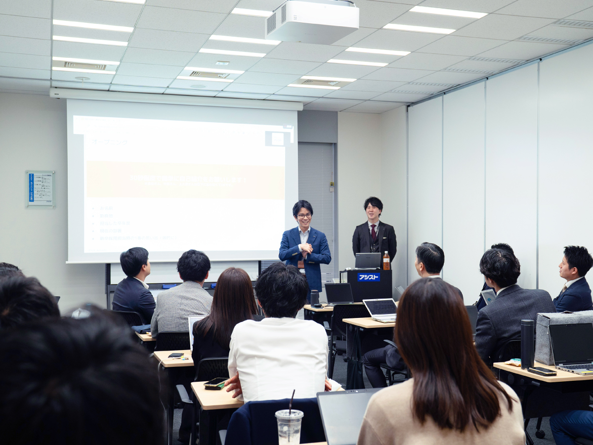 自己紹介をする歴代の新卒採用担当者