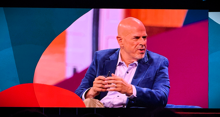 インフラとデータベースが統合された世界について語るマイク・シシリア氏