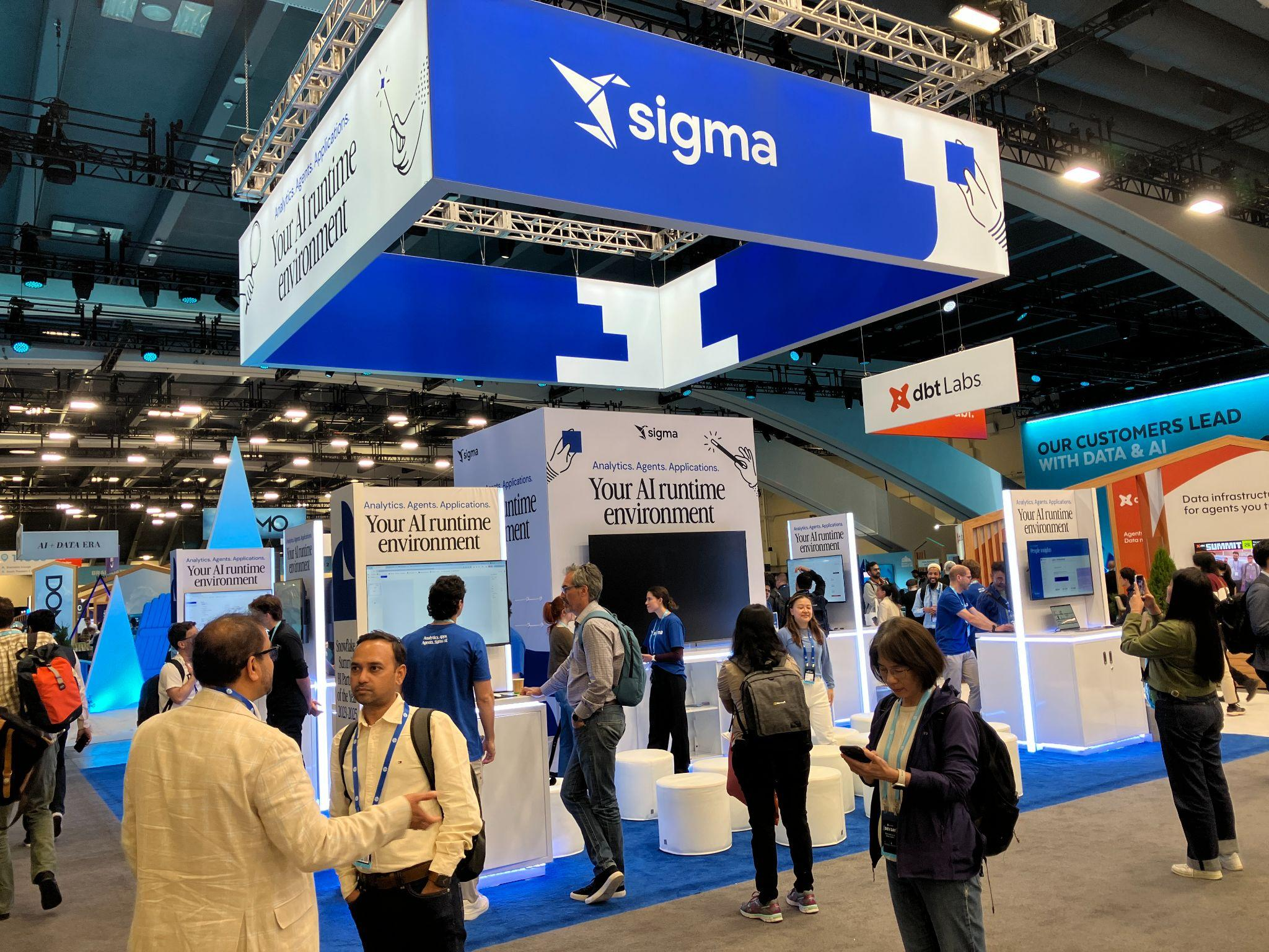 展示会場の中心に構えられたSigmaのメインブース。サブブースも大盛況でした